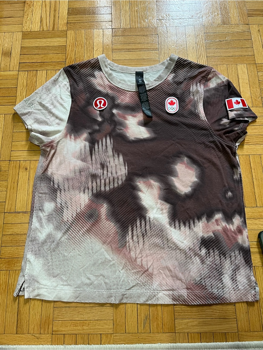 Lululemon team Canada t shirt